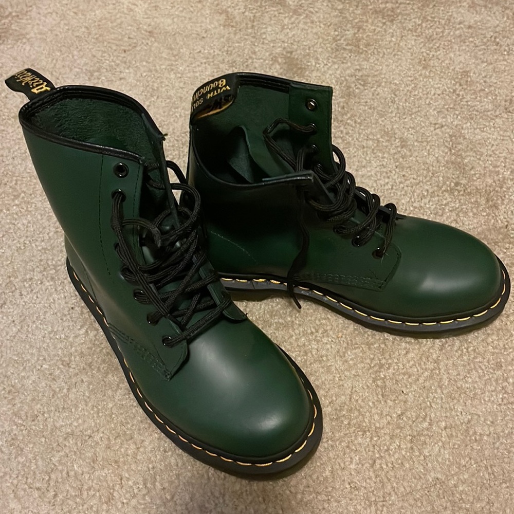 Dr. Martens 1460 women’s lace up boots